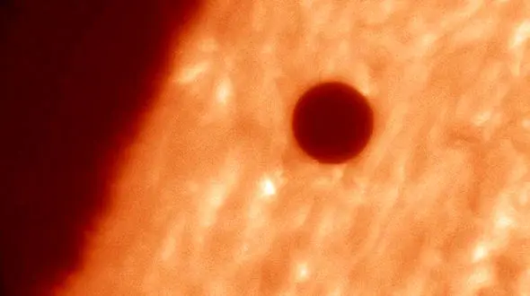 عطارد از مقابل خورشید گذشت / در ایران از ساعت 3 عصر این رویداد مشاهده شد + فیلم و عکس