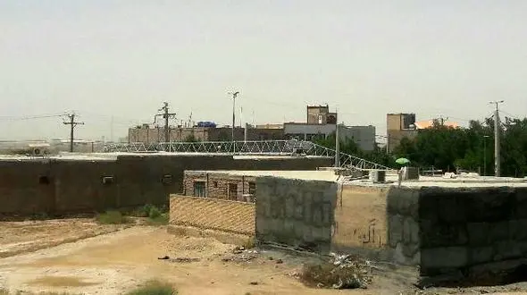 سقوط دکل ایرانسل روی کودک 9 ساله در حیاط خانه + عکس 