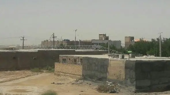 سقوط دکل ایرانسل روی کودک 9 ساله در حیاط خانه + عکس 