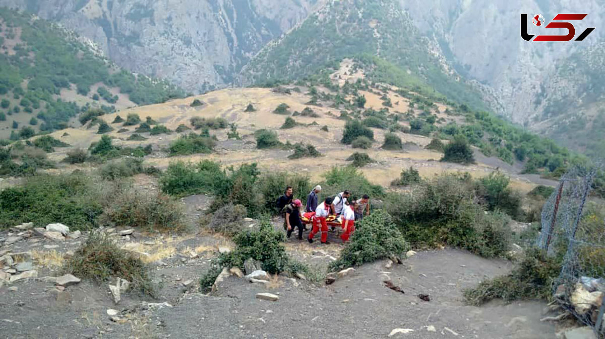 نجات معجزه آسا 2 نفر از سقوط مرگبار در سوادکوه