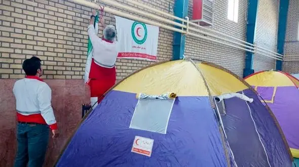 برپایی اردوگاه اسکان اضطراری در منطقه‌ زلزله‌زده خوی/ 700 دستگاه چادر امدادی توزیع شد