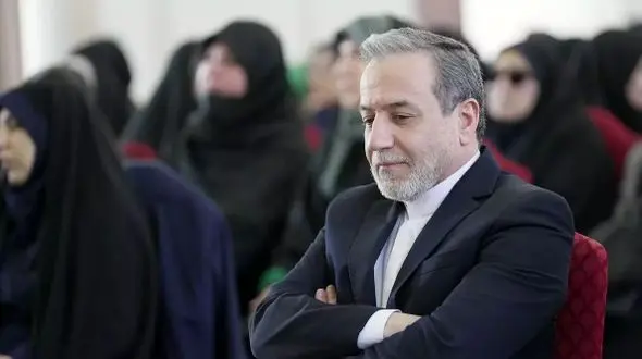 (فیلم) آقای عراقچی چرا غنی سازی را بیخیال نمی‌شوید تا آمریکا هم بیخیال ما بشود؟