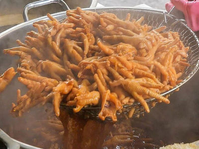 پای مرغ محبوب تایوانی؛ غذای خیابانی چانگ‌هوا را از دست ندهید + فیلم