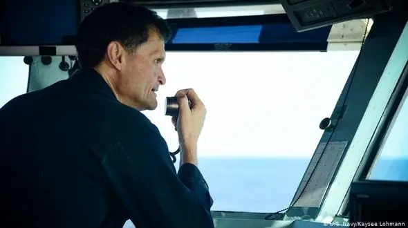 ناوگان آمریکا در آبهای جنوب ایران با فرماندهی یک ایرانی‌تبار / کاون حکیم‌زاده کیست؟