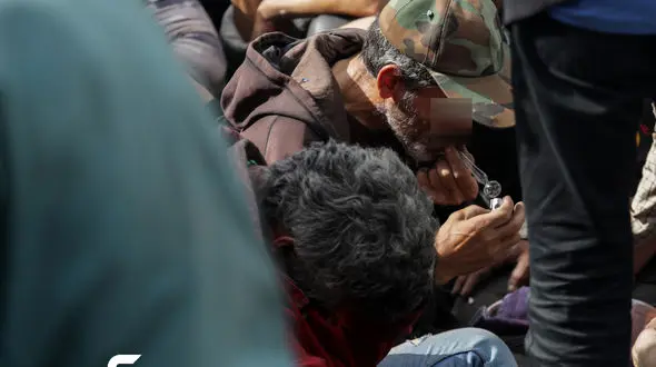 18 عکس تکاندهنده از زیر پوست شهر تهران / در بازداشت پلیس هم با پایپ شیشه می کشند!