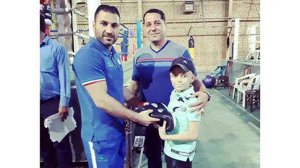 حضور کودک سرطانی در تمرینات تیم ملی بوکس