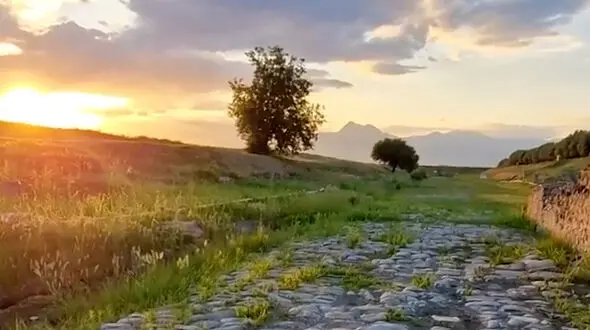 ببینید / جاده‌ای باقیمانده از روزگار رم باستان + فیلم 