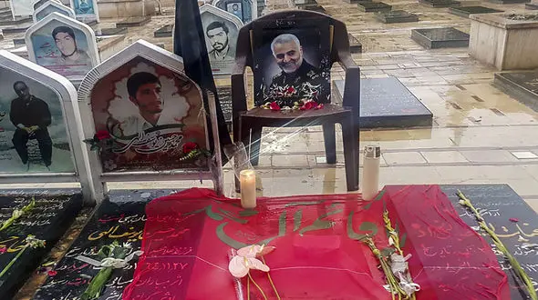 حضور رئیس الحشدالشعبی در گلزار شهدای کرمان + فیلم 