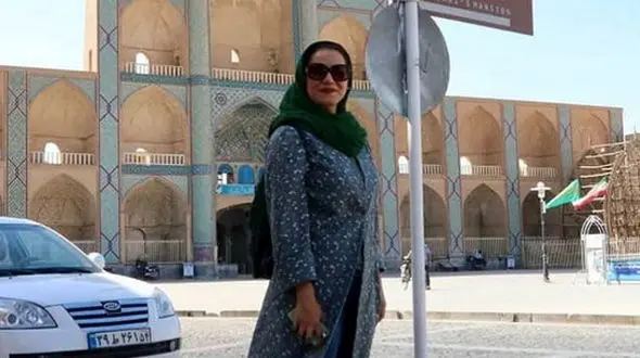 پرسه‌گردی خانم بازیگر در یزد +عکس