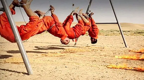 3 اعدامی ها را زنده زنده در آتش سوزاندند+ عکس