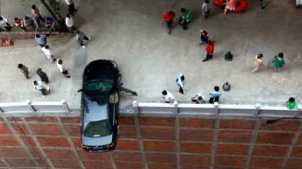 این افراد در بدترین حوادث شانس آوردند + فیلم 