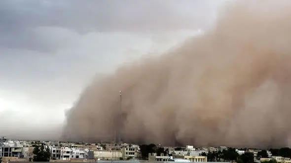 تصادف زنجیره ای 30 خودرو در جاده قم به گرمسار / طوفان گرد و خاک جاده را بست