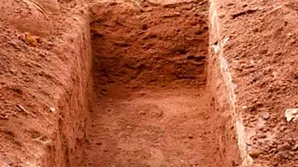 جسد دختر جوان را از داخل قبر دزدیدند + علت عجیب