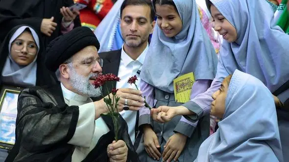 رئیسی: با افتخار می‌گویم که همه دختران ایران عزیز را دوست دارم