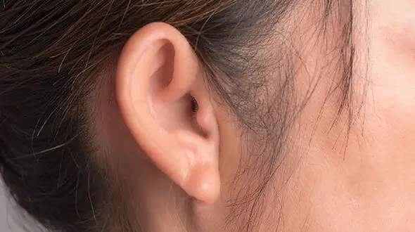 راهکارهایی برای خارج کردن آب از گوش + ترفندهای ساده و بدون هزینه