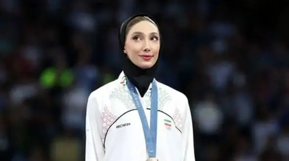 مبینا نعمت زاده: اتاقم رو خودم جمع نمی‌کنم، اتاق اردو رو هم مامانم جمع می‌کنه!+ویدیو