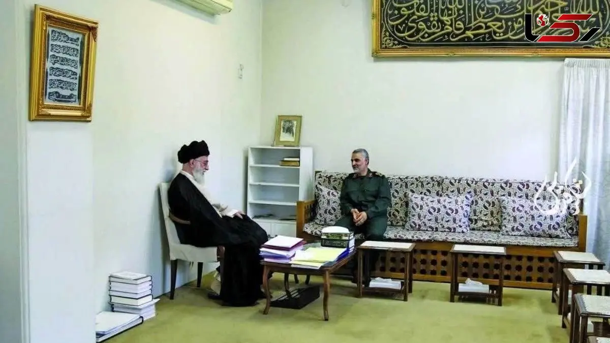 فیلم/ نگاهی به نمای داخلی خانه ساده ولی دلگشای مقام معظم رهبری/ از چیدمان زیبا و بی آلایش پذیرایی تا کتاب خانه ای پرمعنا 