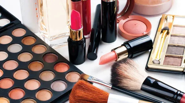 حتی اگر خسته هستید ریمل زدن  را فراموش نکنید!