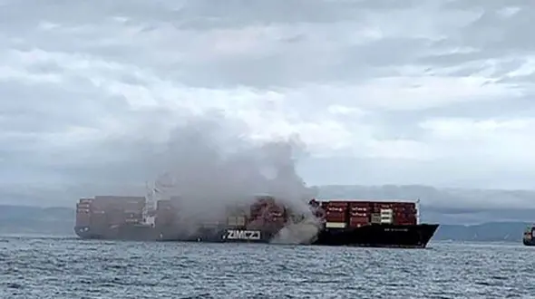  یک کشتی اسرائیلی در نزدیکی ساحل کانادا آتش گرفت