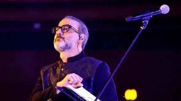 آواز باشکوه علیرضا قربانی با آهنگ روزهای بی قرار / ما وارثان دردهای بی شماریم ...