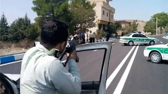 سارقان خودرو با شلیک دقیق پلیس زمینگیر شدند
