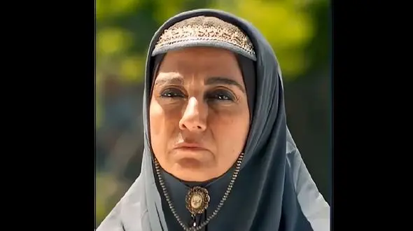 عکس شیطونی با جذب پوشی  شوکت السلطنه سریال گیلدخت در واقعیت ! / رویا جاویدنیا در این سن این لباس !