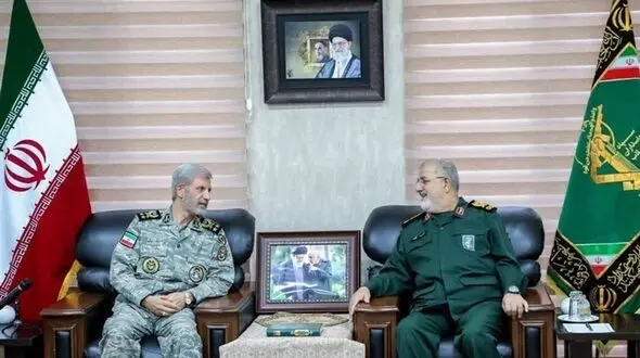  دشمن که آمده بود نظام را به زانو درآورد، خود به زانو درآمد