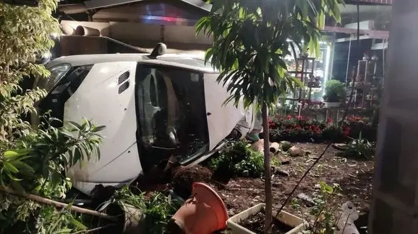 خودرو پژو مهمان گلفروشی شد!