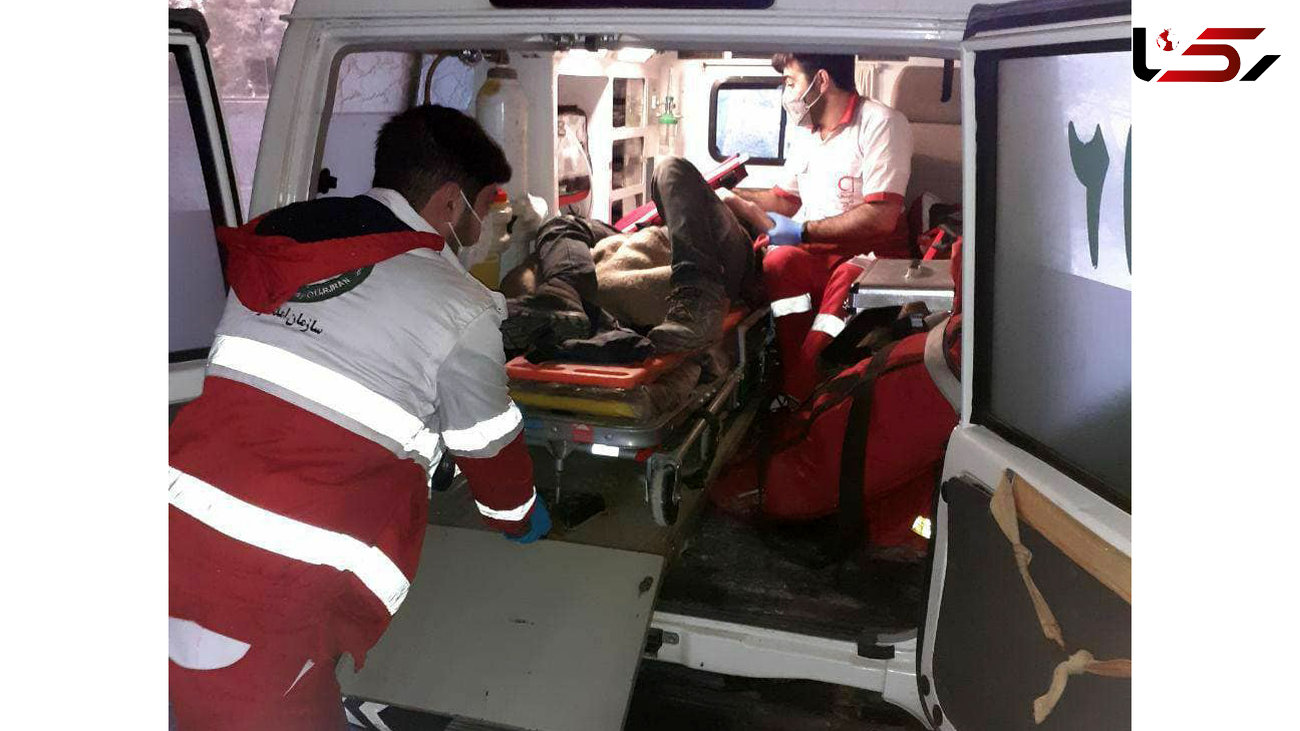 نجات یک نفر از ارتفاع ۱۲ متری در شرکت جهان دانه‌ قزوین