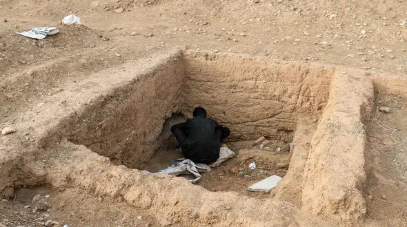 
تپه ۶ هزار ساله‌ای که سکونتگاه معتادان شد+ تصاویر
