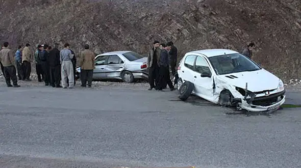 ۶ مصدوم در پی برخورد دو خودروی پژو ۴۰۵ با ۲۰۶  در محور اهر تبریز