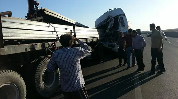 3 کشته و مجروح در تصادف دو دستگاه تریلی + عکس