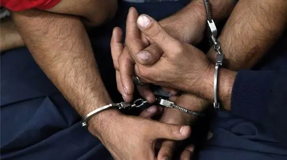  سرقت جواهرات از خانه ویلایی بازاری تهران / دزد با مشت شیشه میز منشی دادگاه را شکست