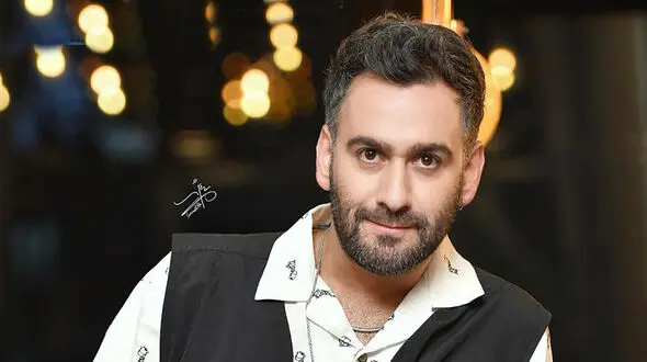 کم نیاوردن و رو کم کُنی نیما شعبان‌نژاد در برابر رامبد جوان با تسلطش به زبانهای انگلیسی، اسپانیایی و فرانسه/ دیدن روزانه این سکانس از واجباته+فیلم