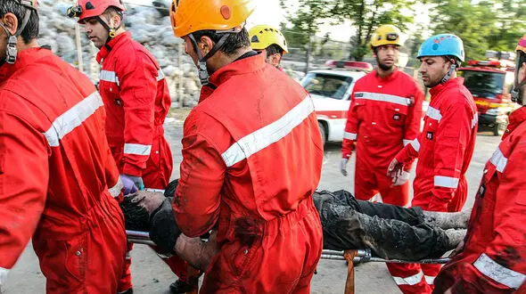 مرگ دردناک کارگر جوان راه آهن لرستان بین دیزل و واگن قطار + عکس