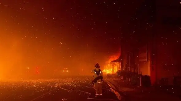  علت آتش‌سوزی دانشگاه پیام نور لارستان مشخص شد 