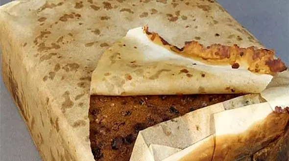 یک کیک میوه‌ای بعد از 106 سال سالم پیدا شد +عکس