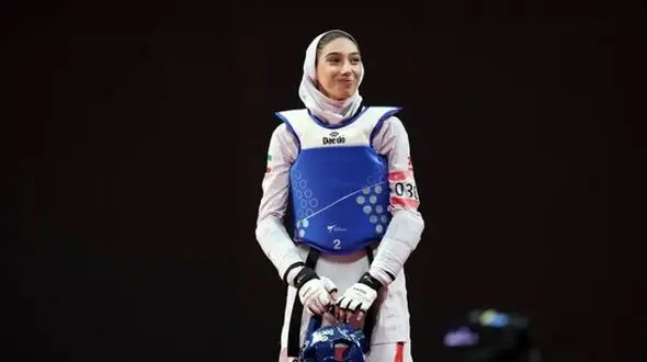 پربازدیدشدن تصویری از پیاده روی مبینا نعمت زاده و مادرش در مسیر کربلا/ زیارتتون قبولِ حق