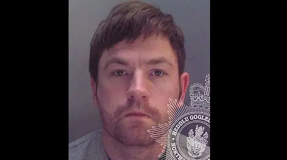 حمله مشتری با پاره آجر به صاحب یک فروشگاه + عکس