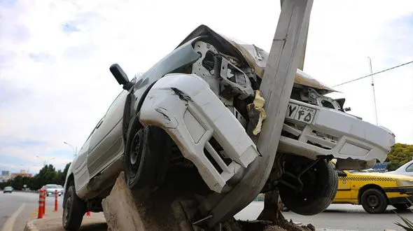 تصادف وحشتناک پژو ۲۰۷ در چهارراه امیرکبیر بابل و مرگ یک دختر جوان+ فیلم 