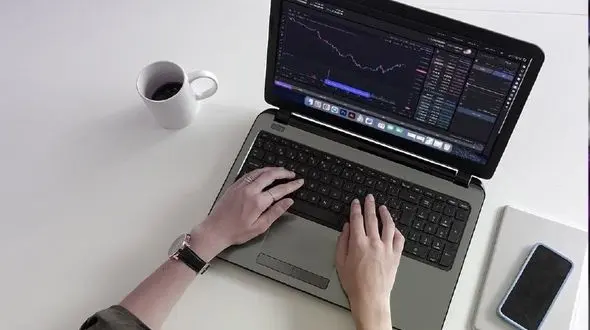 نیم‌نگاه زنان به بازار ارزهای دیجیتال 