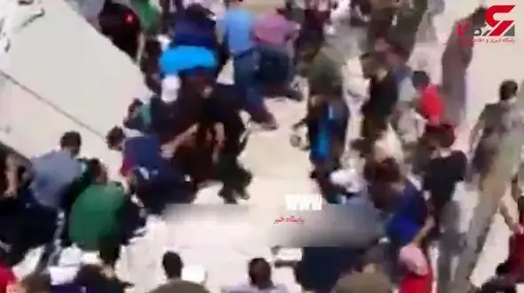 آوار ساختمانِ نیمه تخریب شده بر سر کودکان فلسطینی + فیلم 