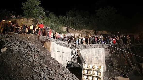 امداد رسانی  نیروهای ارتش در محل فاجعه معدن گلستان