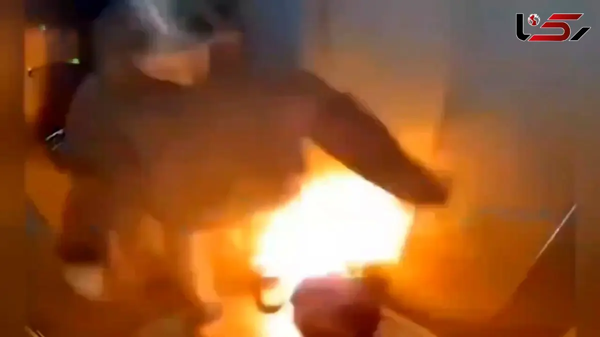 فیلم لحظه انفجار پاوربانک دختر جوان در آسانسور
