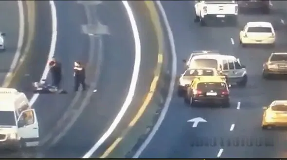 مرگ هولناک زن و شوهر جوان در حال درگیری در بزرگراه + فیلم وحشتناک از صحنه مرگ 