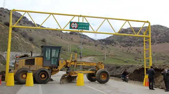 جاده هراز هم مسدود شد / ریزش کوه پی در پی 