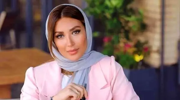 فیلم / نگاهی به چیدمان مجلل رستوران  بهرام رادان و با سلیقه مینا مختاری ../ فقط سقف سه بعدی رستوران ....