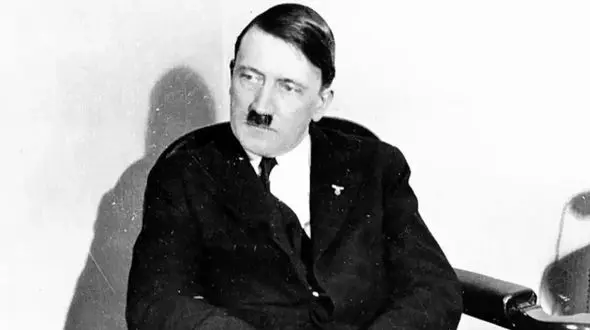 عکس آدولف هیتلر در زندان لاندسبرگ؛ رازهای ناگفته سال 1301