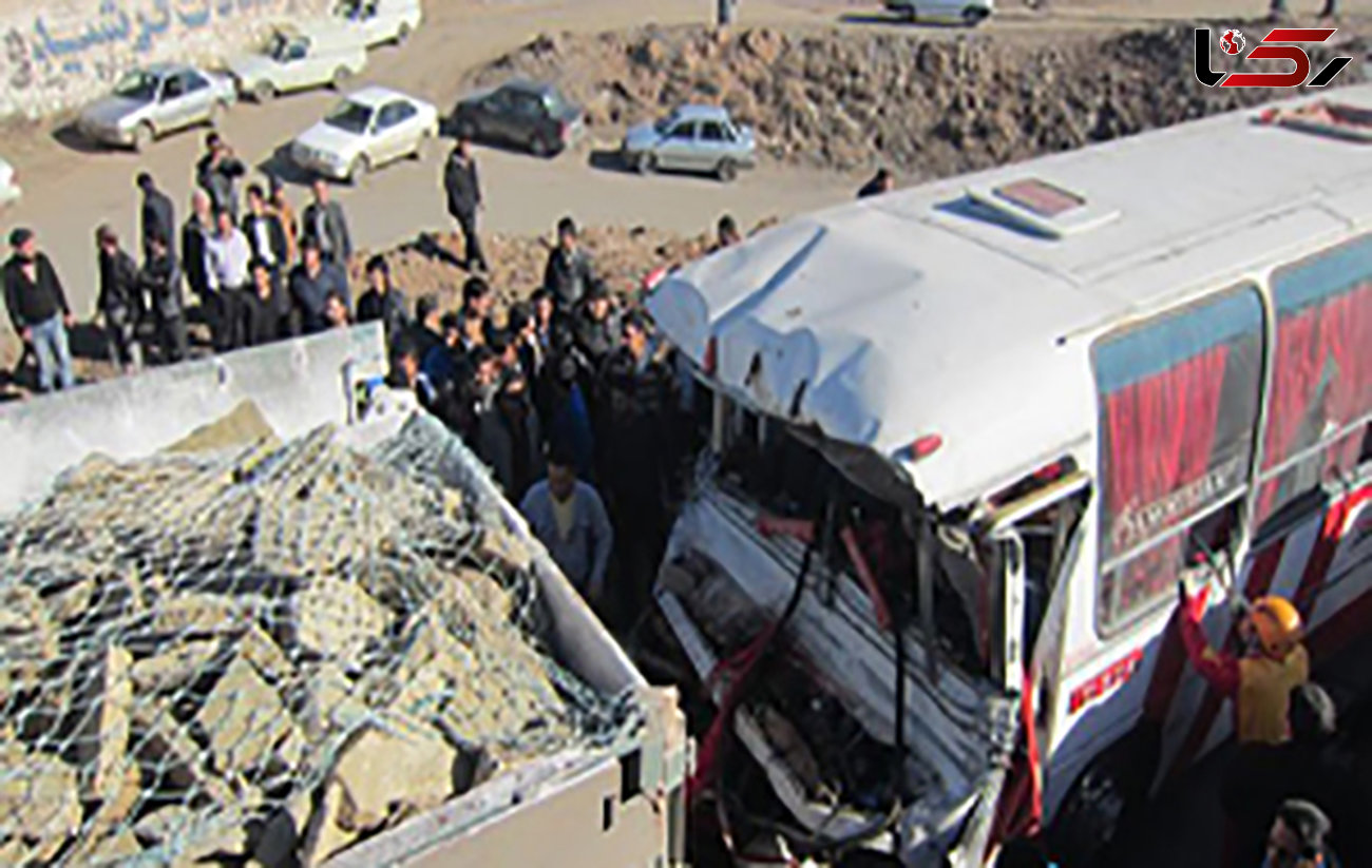 تصادف خونین اتوبوس و کامیون در جاده ورامین/ 13 مسافر راهی بیمارستان شدند