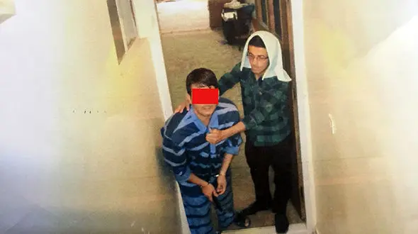 شاهد 8 ساله : عمو سیاوش خانه ما می آمد ولی امروز مادرم را با چاقو زد + عکس قاتل در محل حادثه